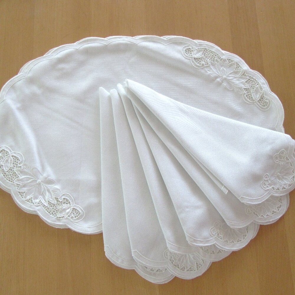 Vintage off-white cut lace oval placements & napkins - scalloped edge - set of 6